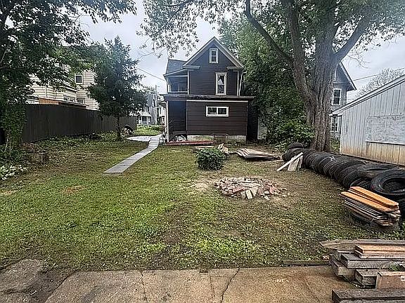 5th image of 426 Louisa St