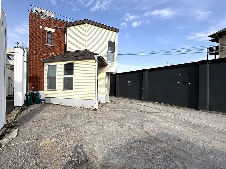 790 Bronson Ave — Photo 4