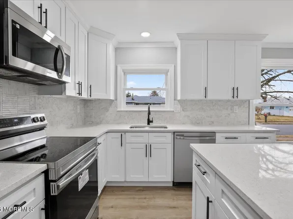 2 Van Gogh Street, Toms River, NJ 08757