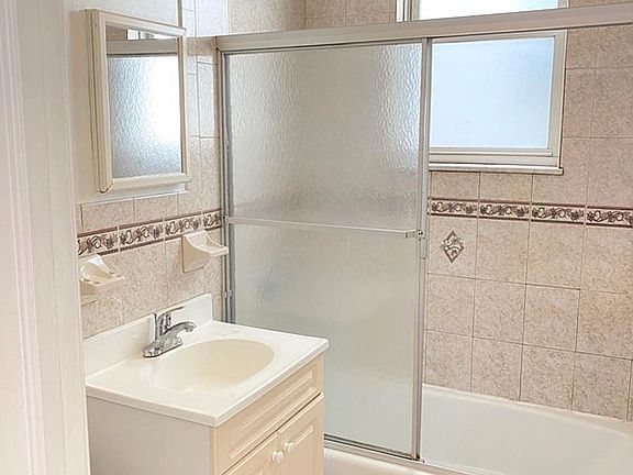 3rd image of 2373 28th St APT 2