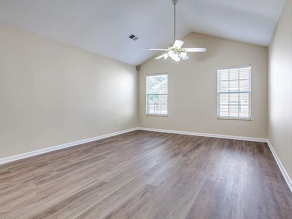4th image of 947 Spring Park Rd