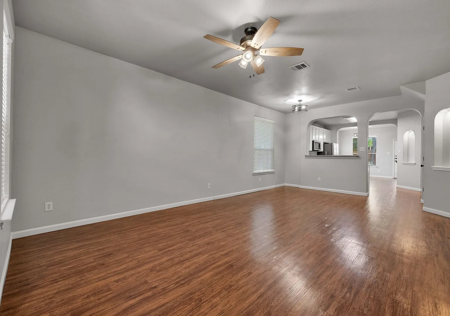 Beautiful Rental Available In West San Antonio **Leasing Only** — Photo 4