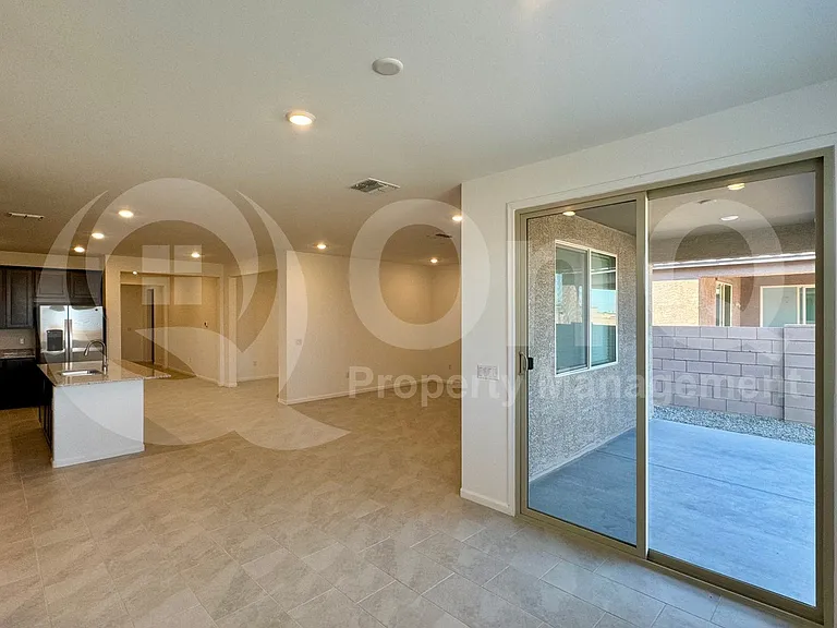 7448 S Camino Cardal — Photo 6