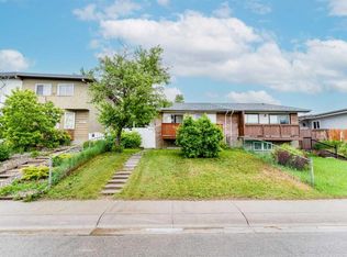 2906 S Doverville Cres SE, Calgary, AB T2B 1T9