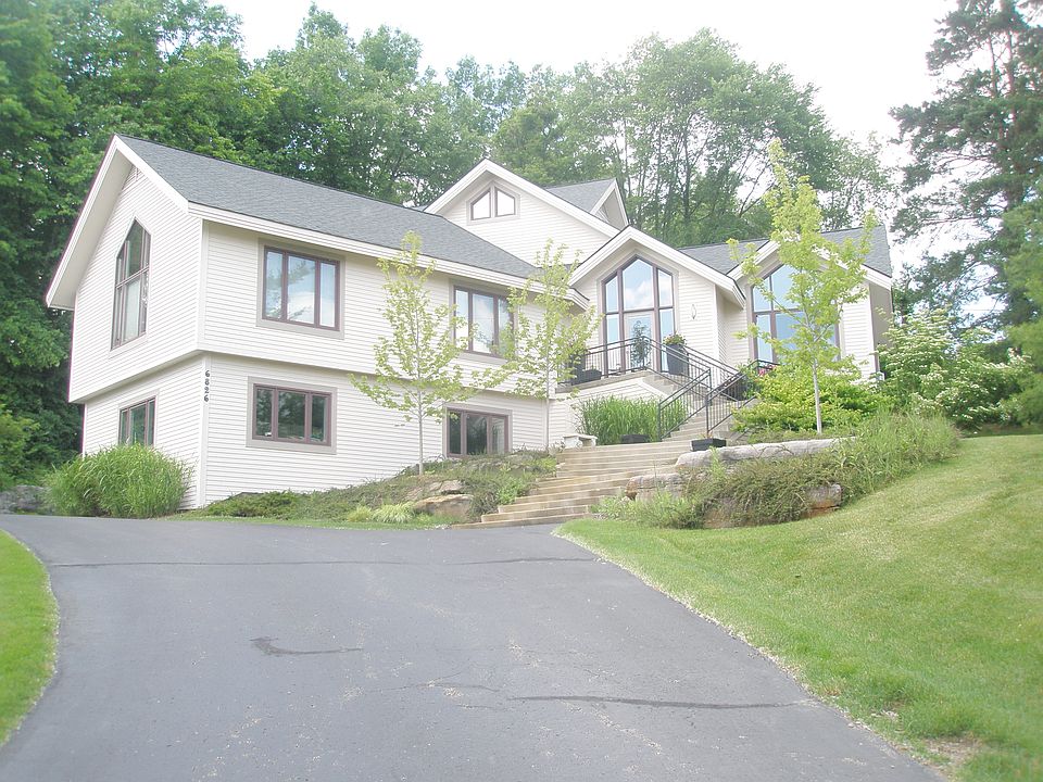 1st image of 6826 East Ct