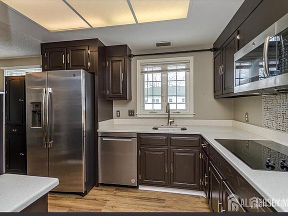 5th image of 217 Mayflower Way #O