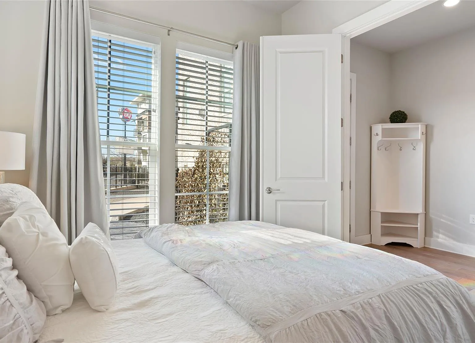 1411 Town Creek Dr — Photo 4