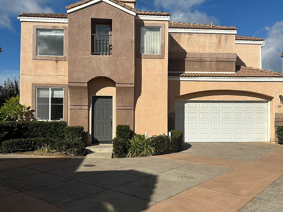 1st image of 821 Caminito Estrella