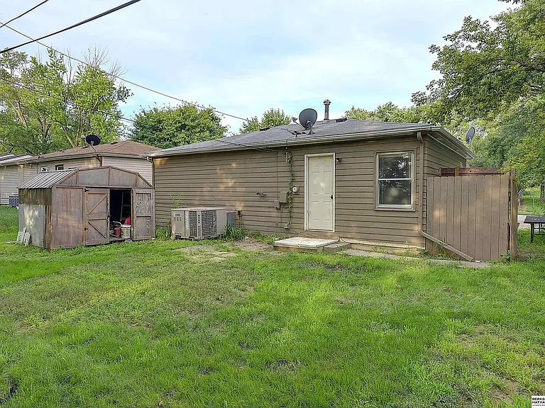 7013 S 69th St — Photo 3