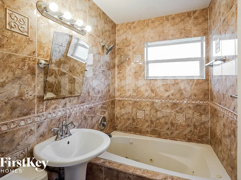 3321 NW 177th Ter — Photo 13