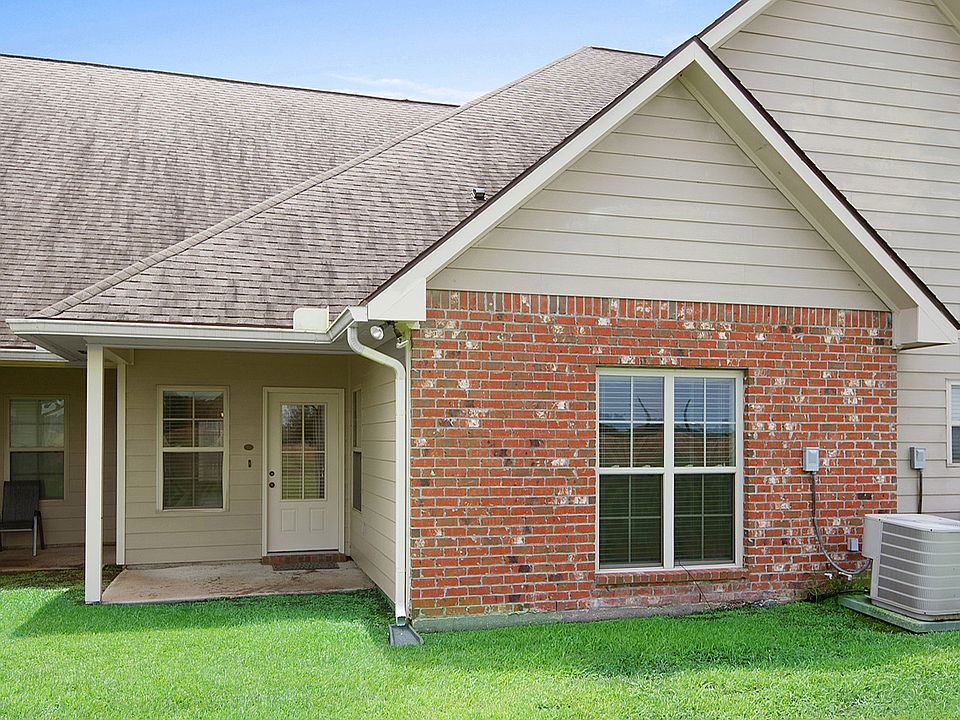 1st image of 377 River Mill Dr