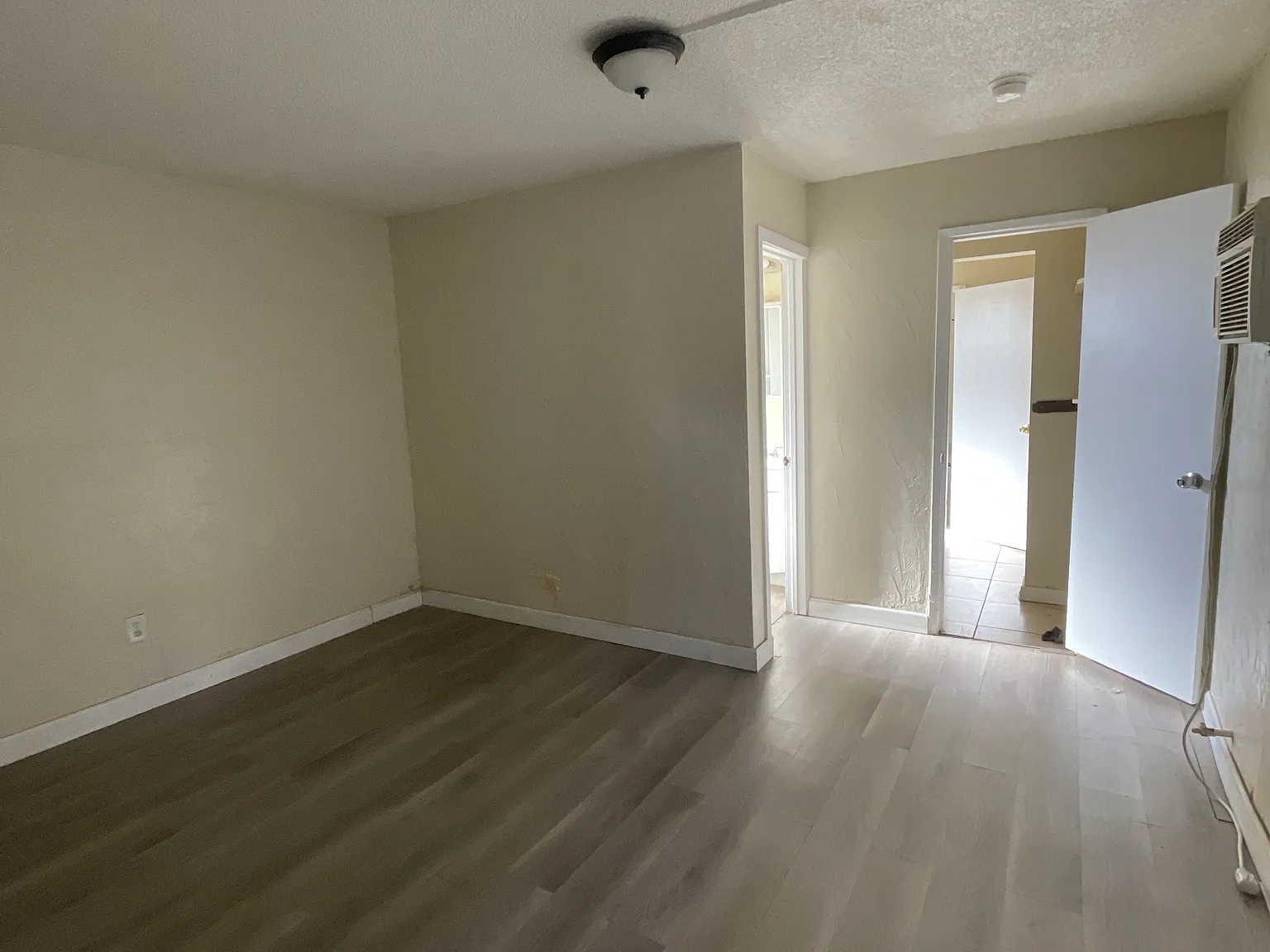 21929 Markham St — Photo 2