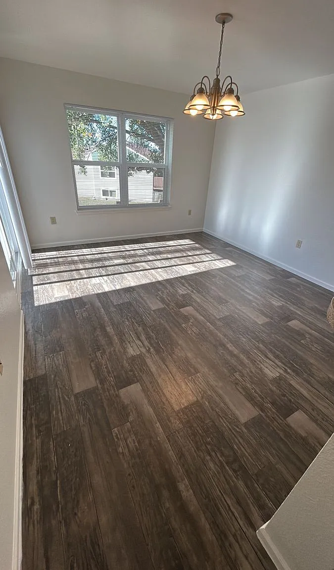 3 bed, 2.5 bath, 1328 sqft, $1,719 — Photo 2