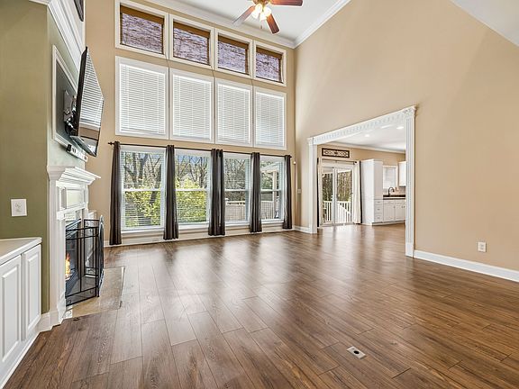 5th image of 9733 Valley Springs Dr