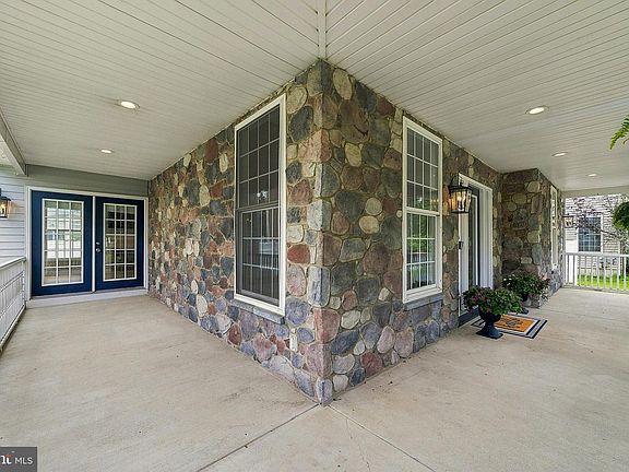 4th image of 140 Mercer St