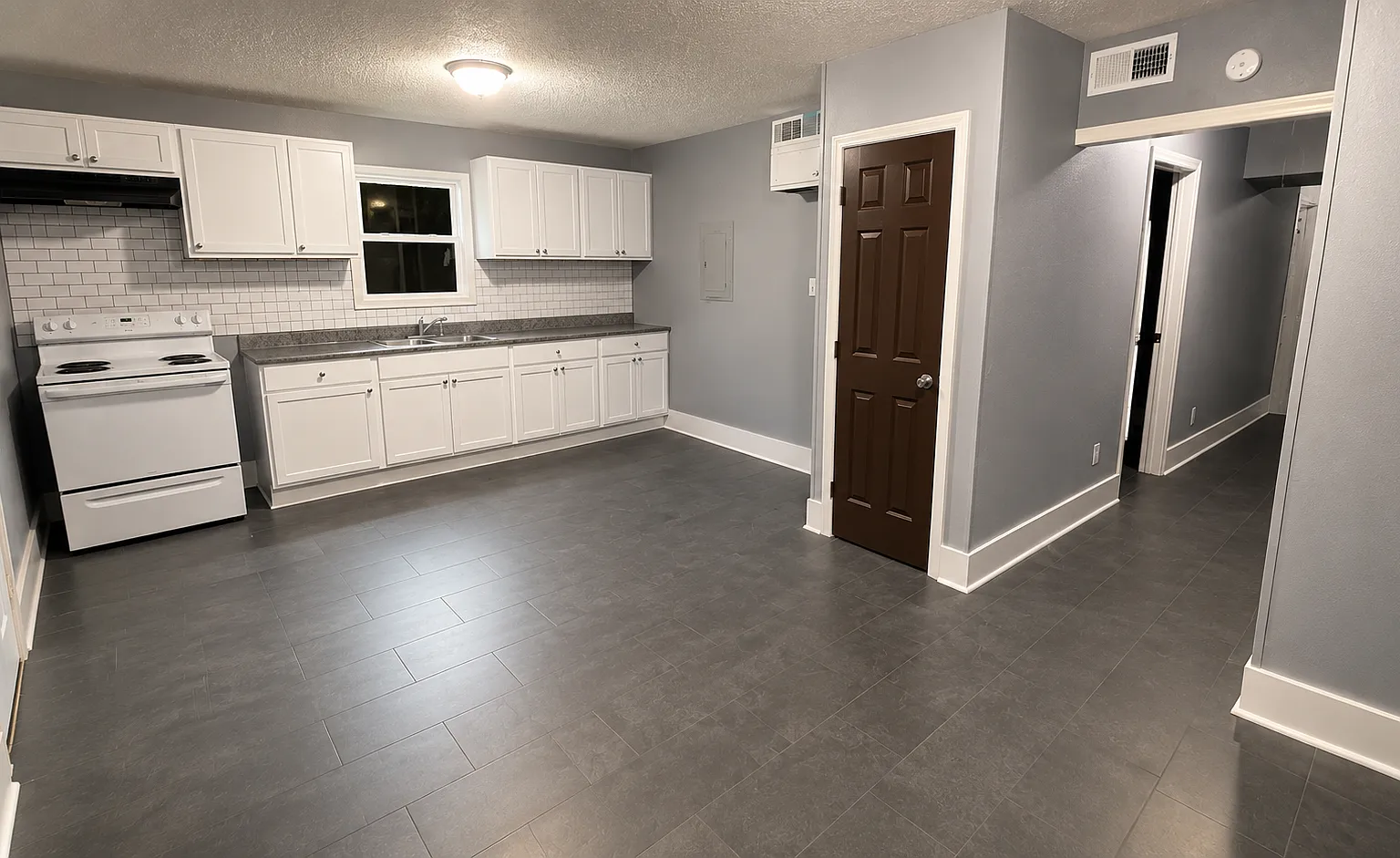 3 bed, $1,395 — Photo 2