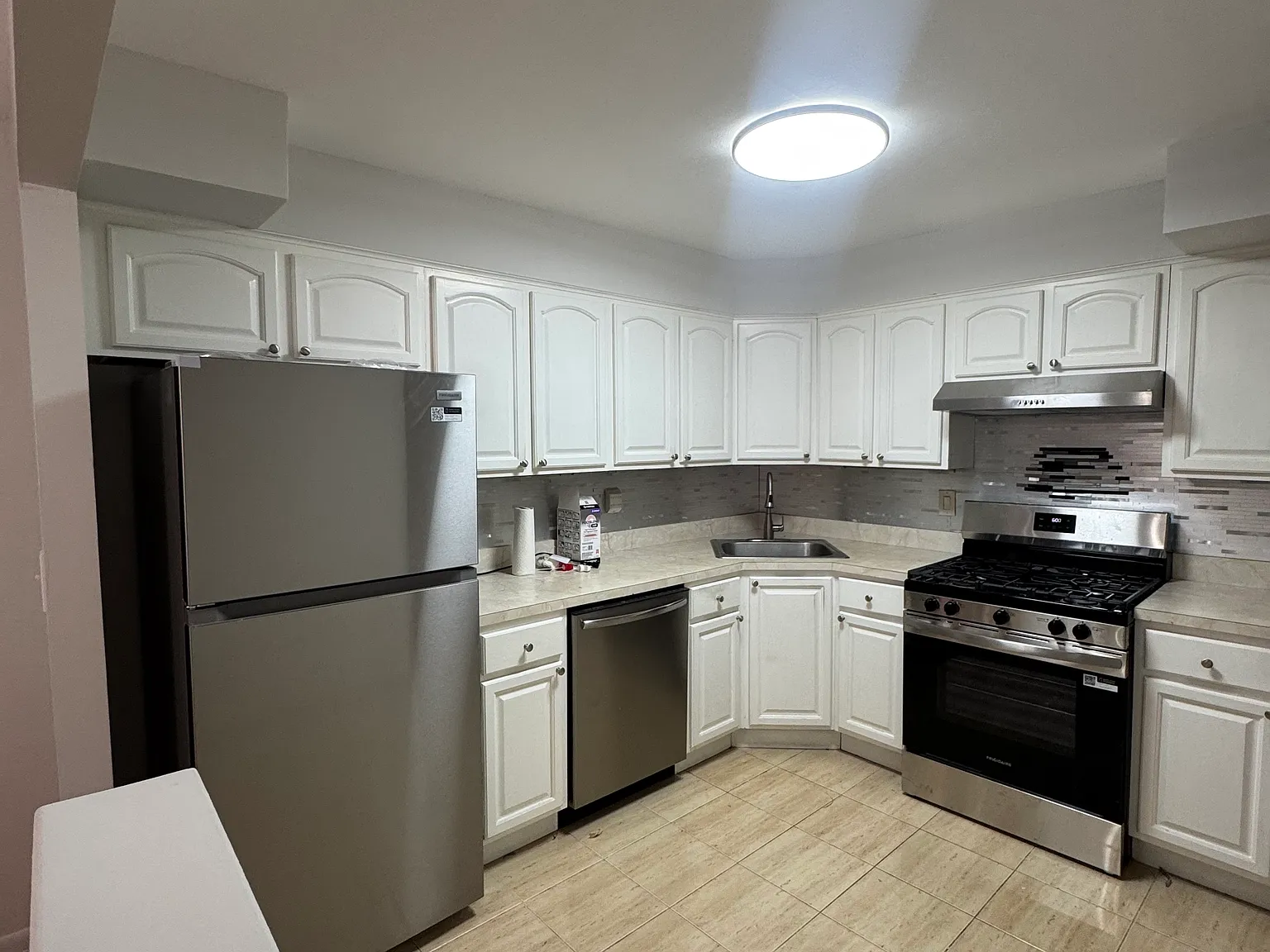 3 bed, 1.5 bath, $3,200 — Photo 4