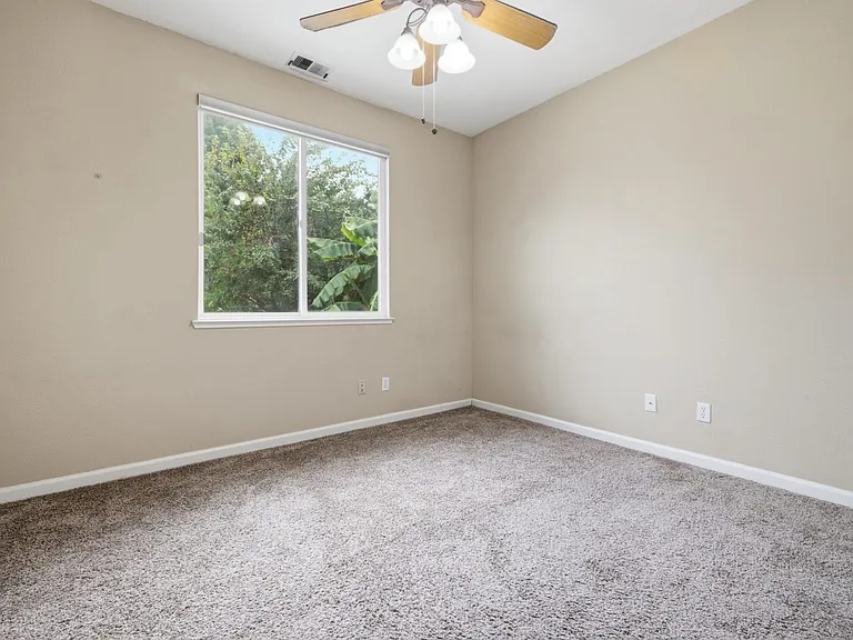 722 Summer Ln — Photo 40