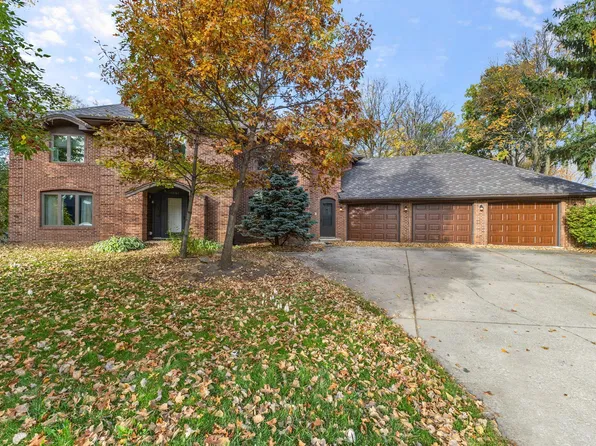 9581 Oxborough Curv, Bloomington, MN 55437
