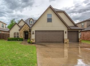 2916 N Lions Dr, Broken Arrow, OK 74012