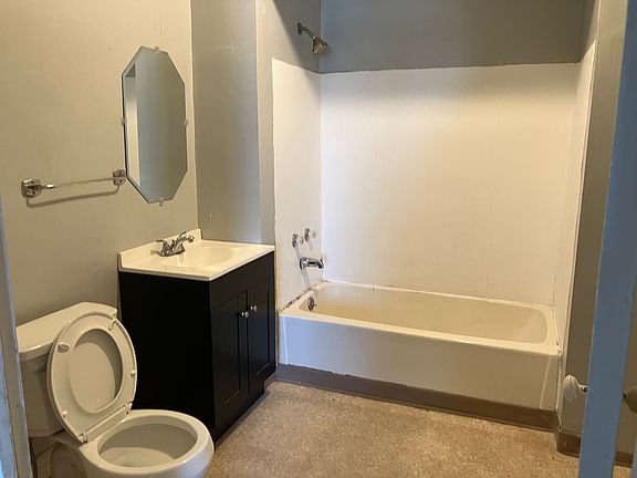 5th image of 403-407 S Saint Marys St #1