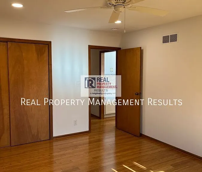 603 W Water St — Photo 12