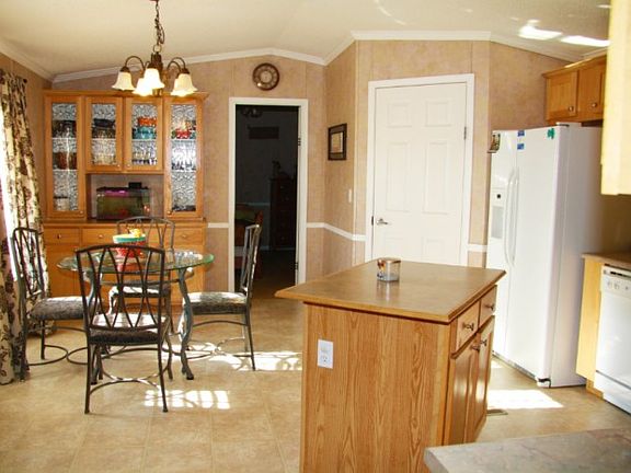 4th image of 171 Silver Creek Dr
