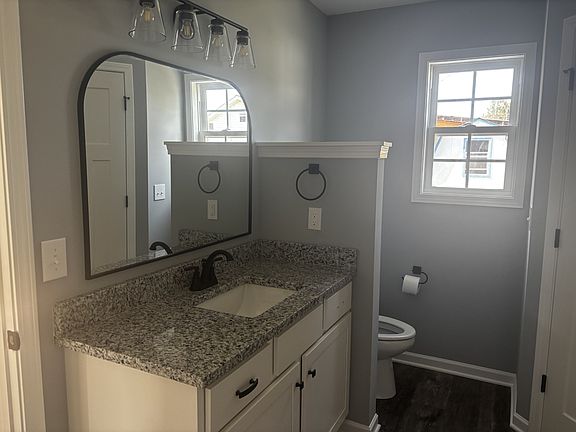 3rd image of 102 Hills St
