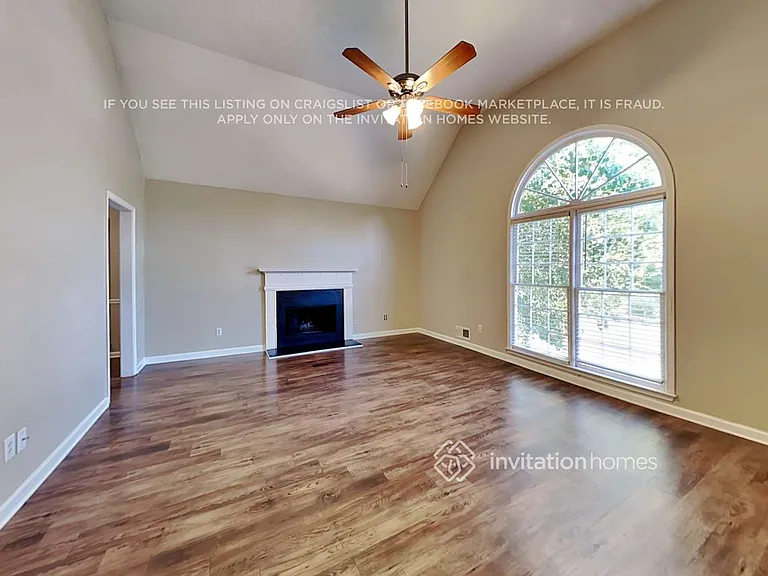 980 Burning Bush Dr — Photo 4