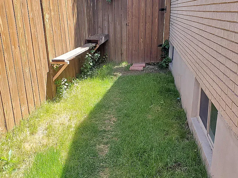 S Normandie Ln — Photo 43