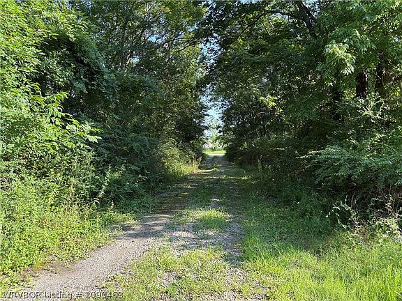 3rd image of 5101 Hilltop Rd