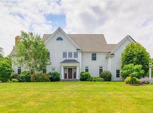 157 Boggs Hill Rd, Newtown, CT 06470