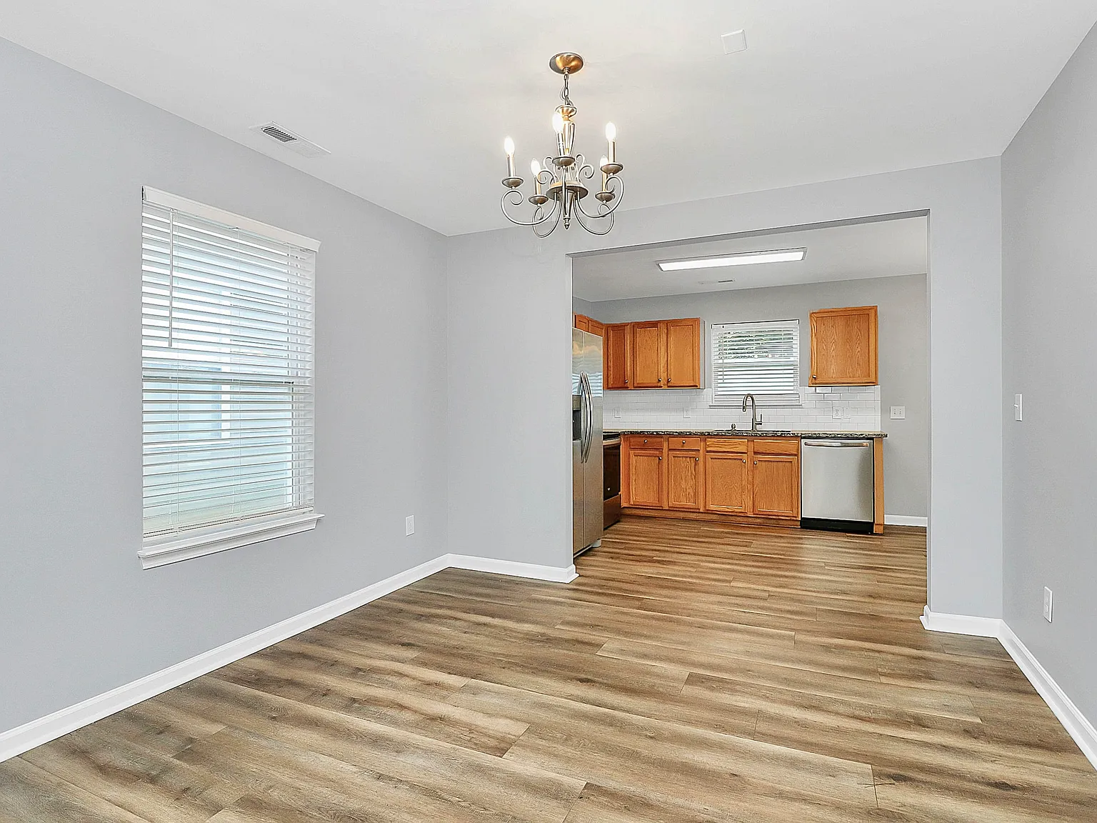 3 bed, 2.5 bath, 1650 sqft, $2,175 — Photo 4