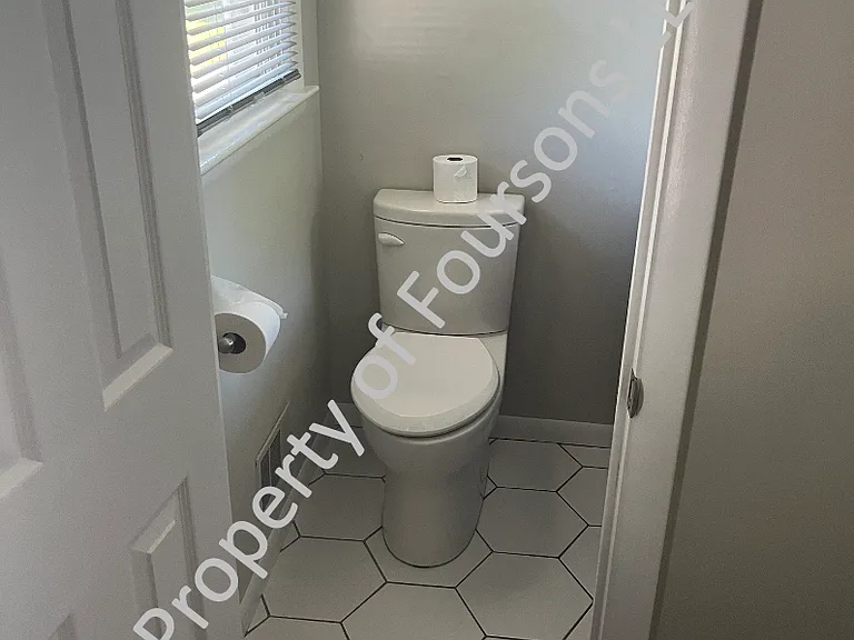 7908 W 92nd St — Photo 8