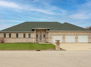 720 30th St, Peru, IL 61354