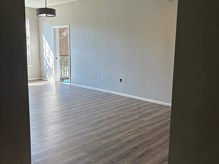 10550 Baymeadows Rd — Photo 16