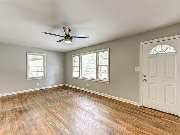 4th image of 2204 Trailwood Dr SE