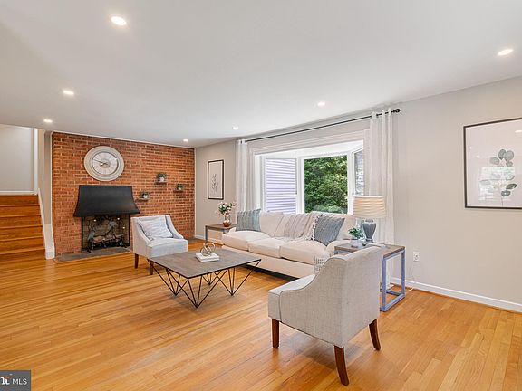 4th image of 4104 Byeforde Ct