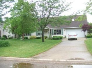 157 Valley View Dr, Seneca, IL 61360