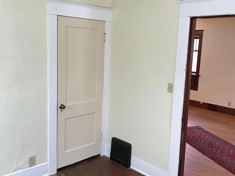 112 N Foster Ave — Photo 9