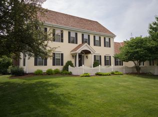 W301N2947 Windrush Cir, Pewaukee, WI 53072