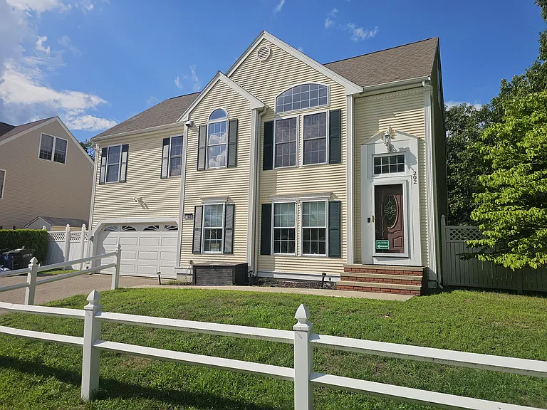 202 Falls Blvd — Photo 1