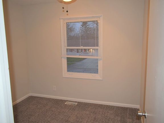 3rd image of 411 Holly Dr