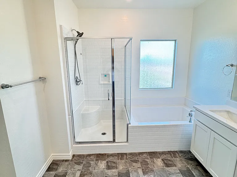 2711 Lindsey Springs St — Photo 36