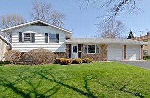 1st image of 907 Foxwood Cir