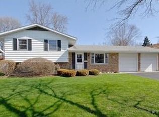 907 Foxwood Cir, Geneva, IL 60134
