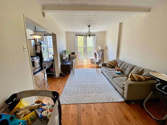 5th image of 304 6th St #3