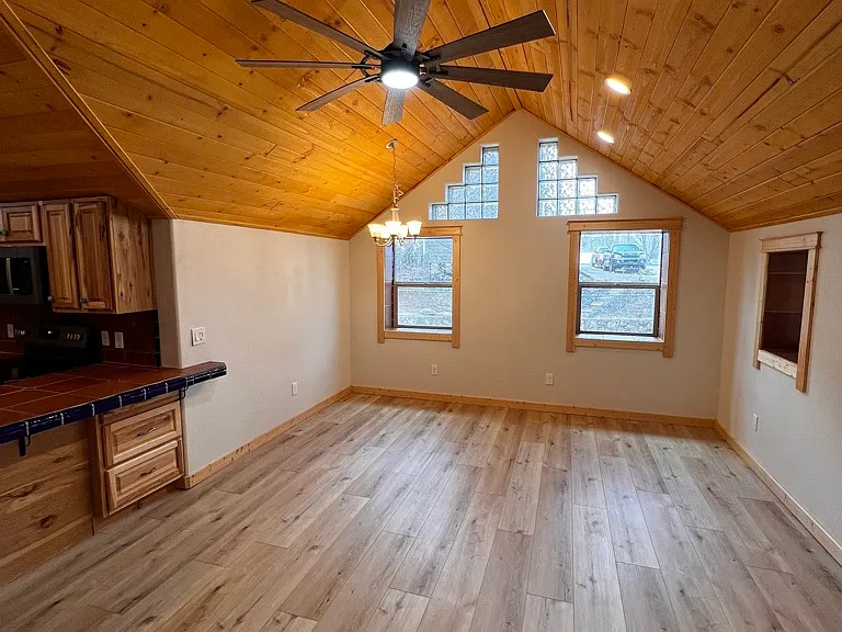415 E Ashurst Ave — Photo 2