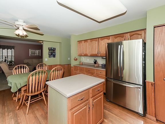 5th image of 51 Ashton Ct