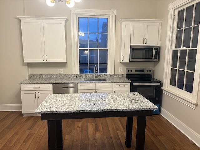 1st image of 923 Washington Ave APT 2